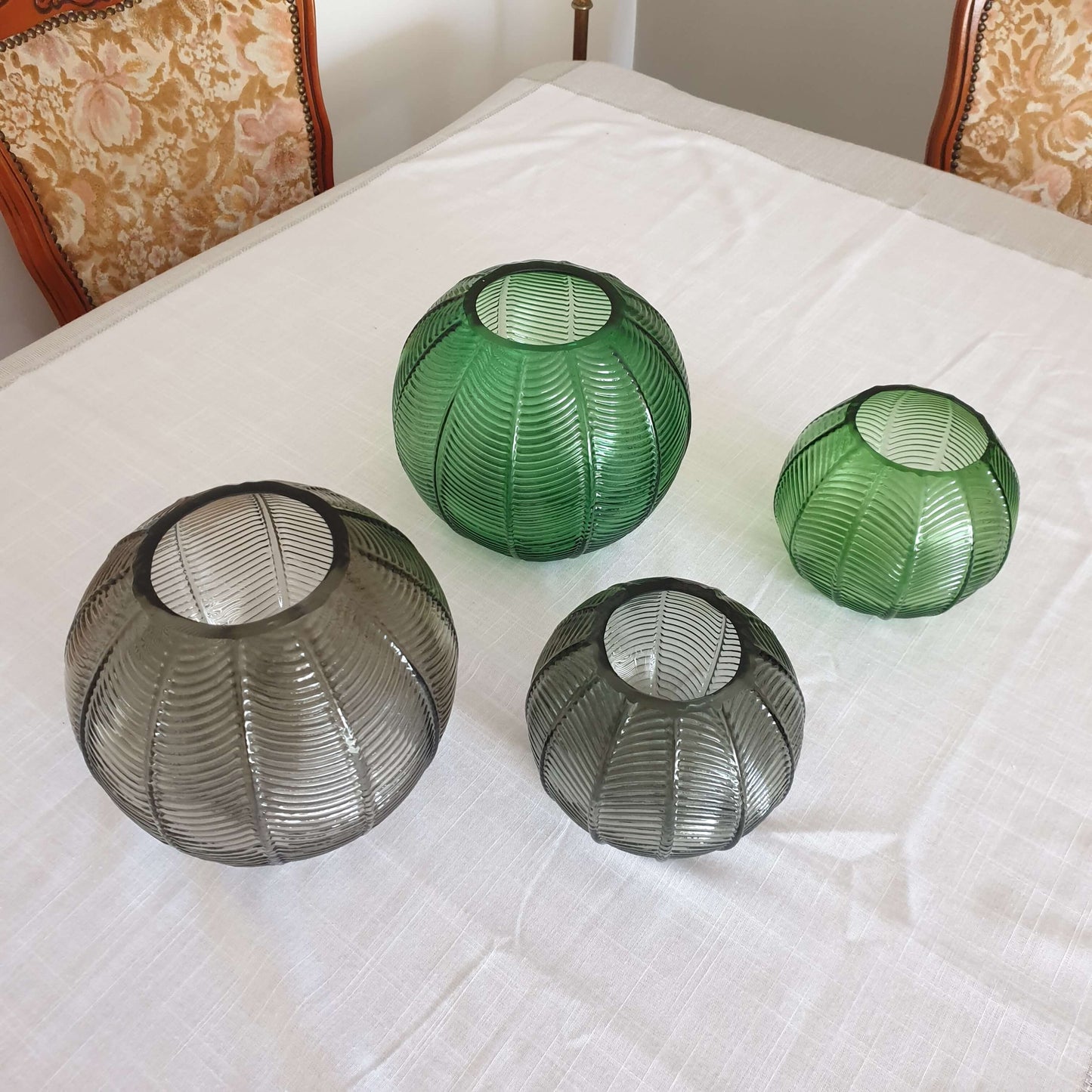 Vase sphérique strié au style art déco مزهرية زجاج