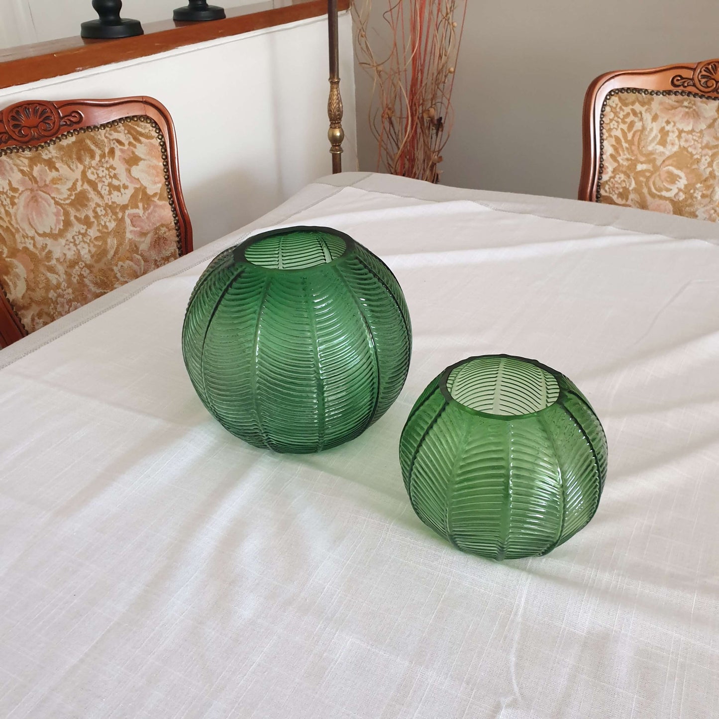Vase sphérique strié au style art déco مزهرية زجاج