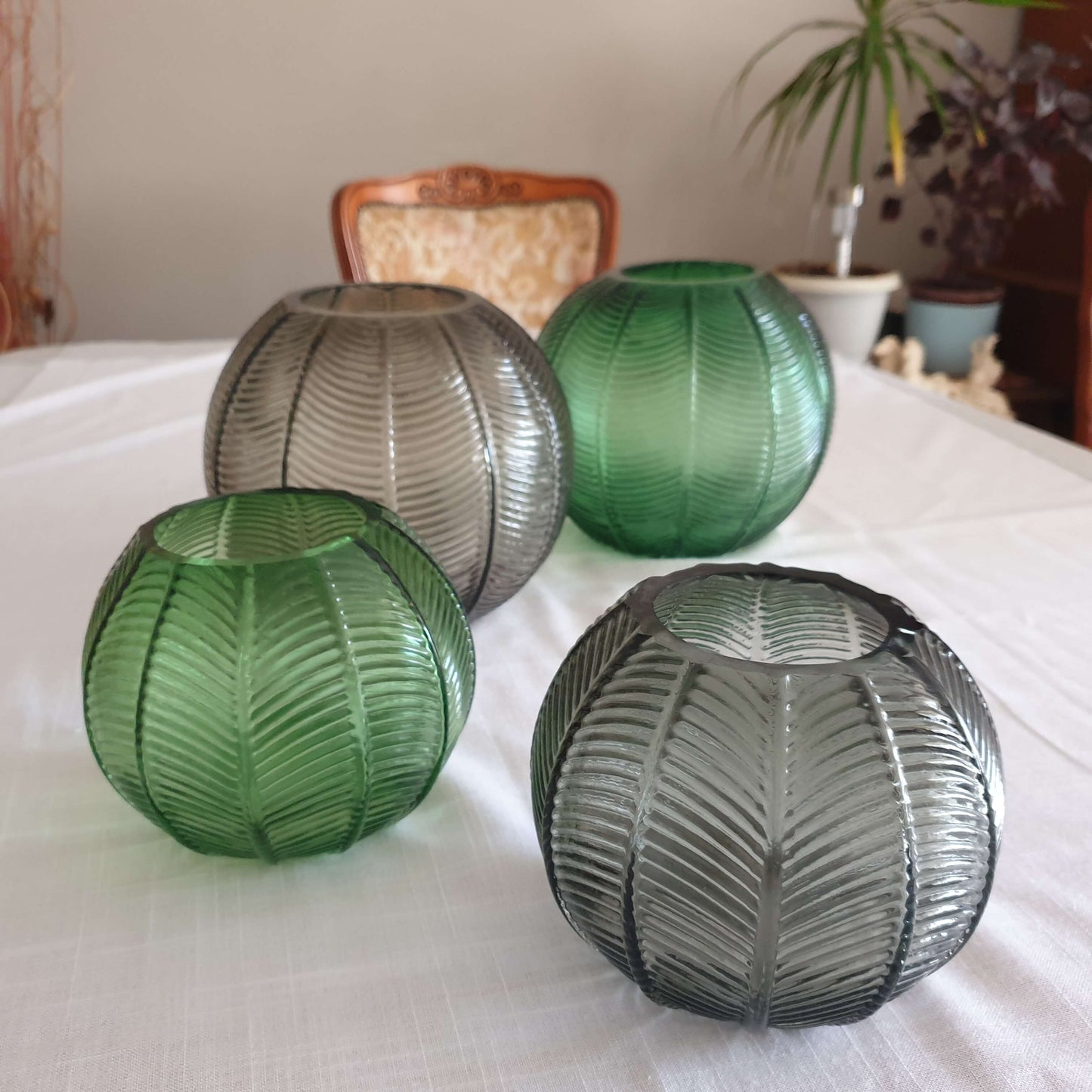 Vase sphérique strié au style art déco مزهرية زجاج