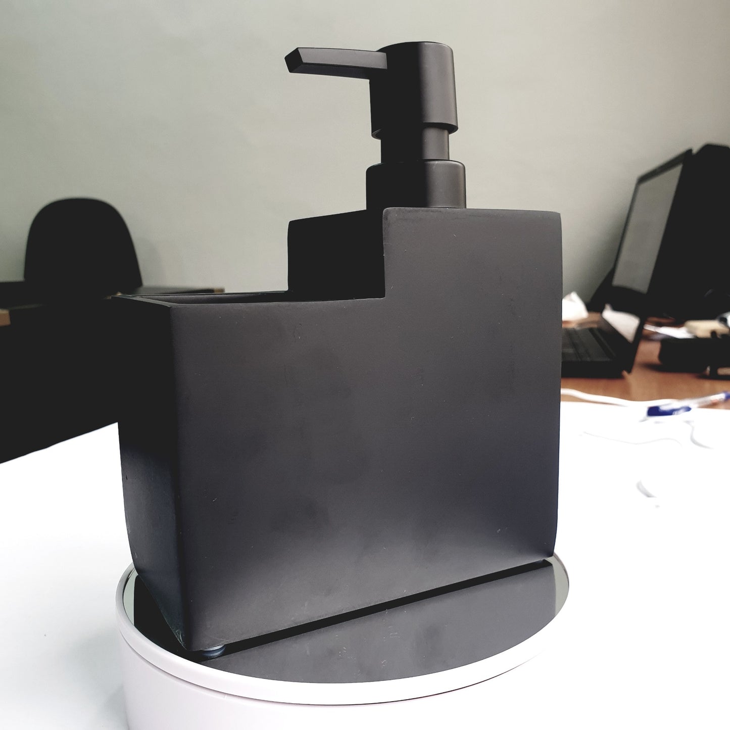 Distributeur de liquide vaisselle design en résine