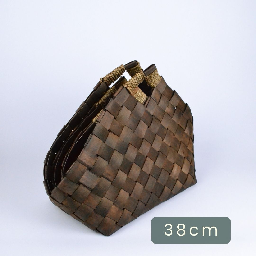 Paniers tressés en bois السلال من الخشب