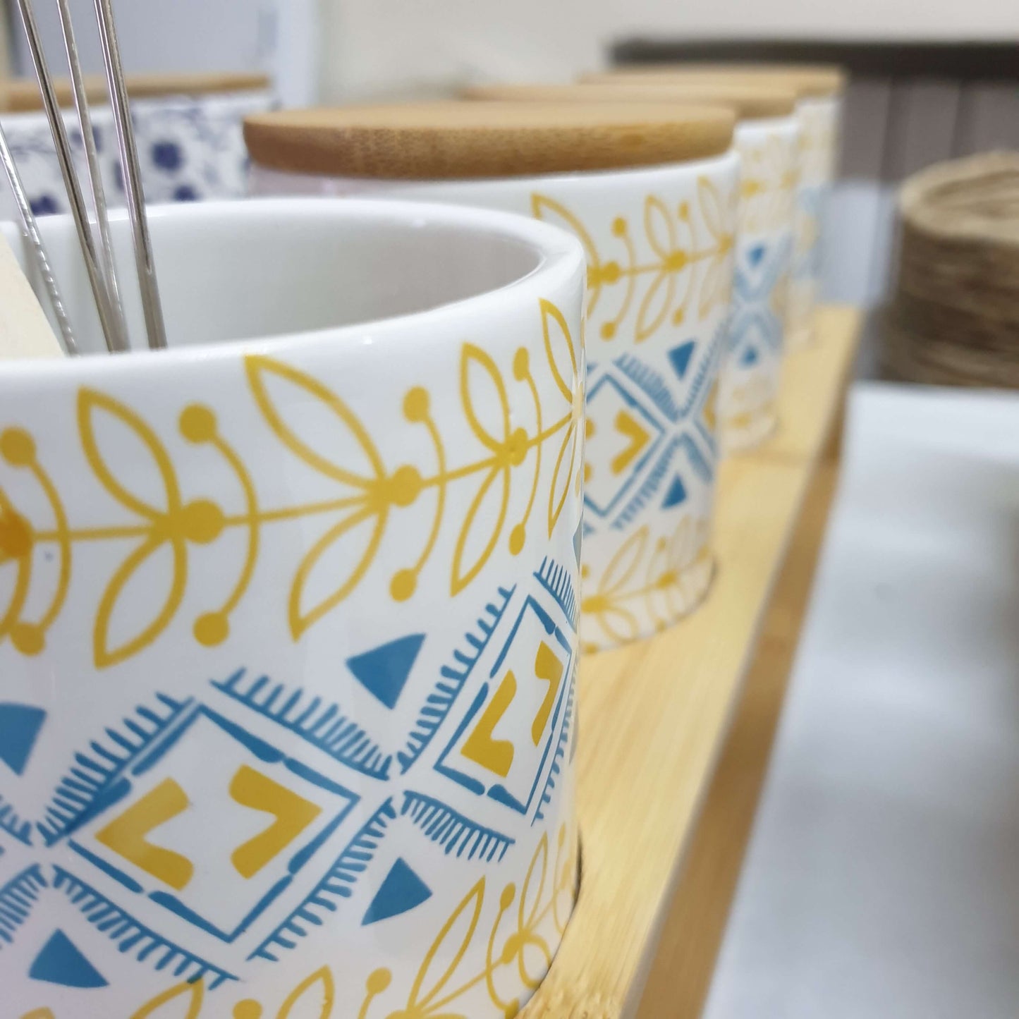 Ensemble de 4 pots à épices en céramique/bambou