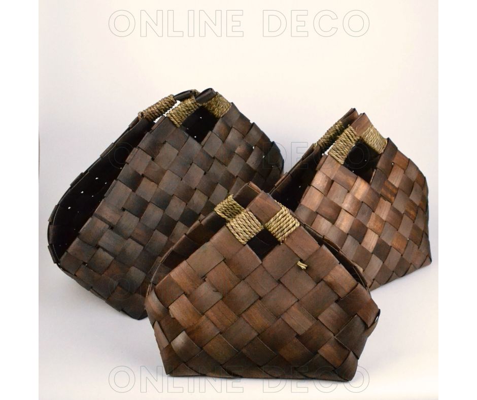 Paniers tressés en bois السلال من الخشب