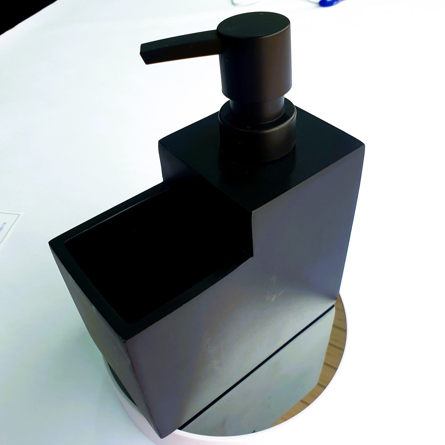 Distributeur de liquide vaisselle design en résine